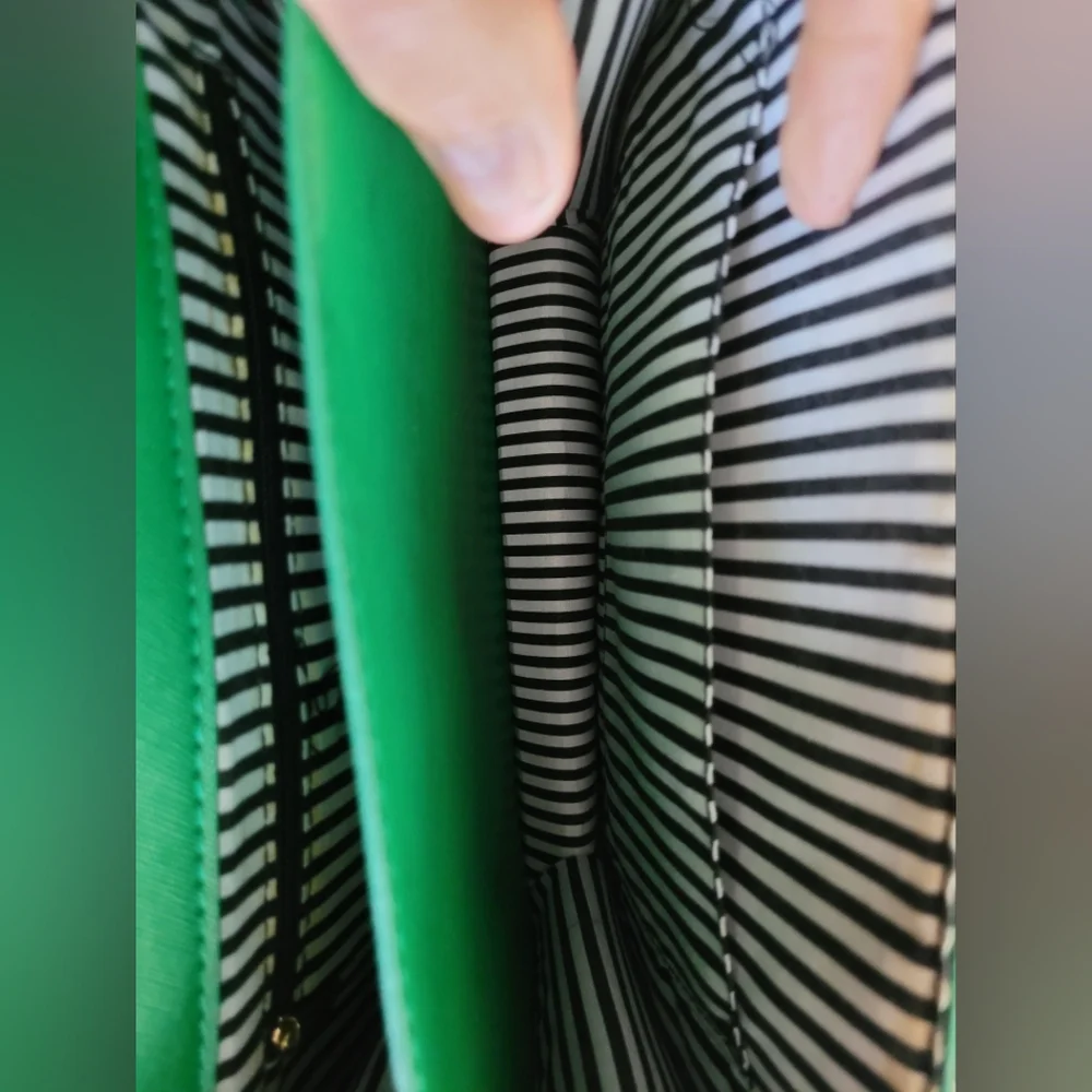 JustFab Green Crossbody Bag with Gold Hardware - Picture 7 of 8